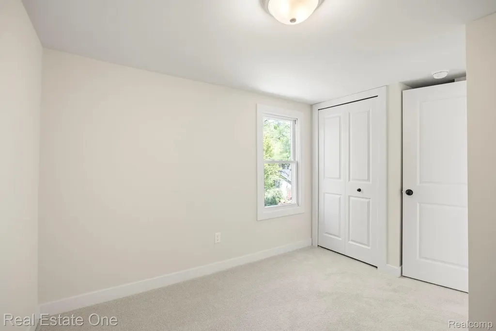 3200 Hessel Avenue Rochester Hills City MI 48307