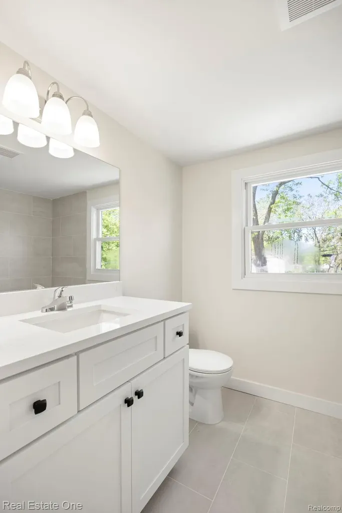 3200 Hessel Avenue Rochester Hills City MI 48307
