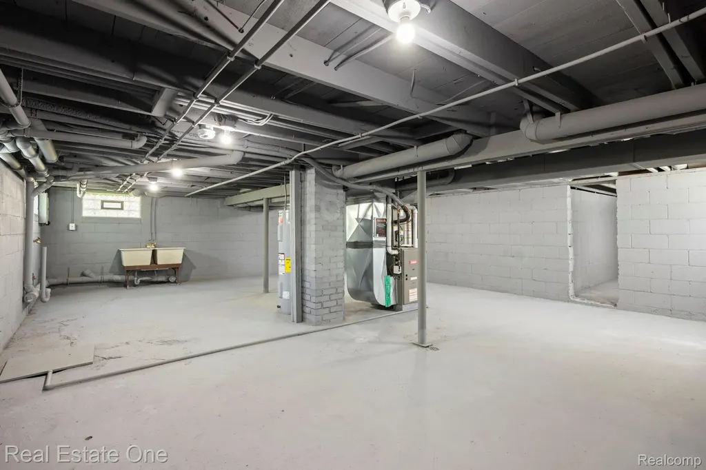 3200 Hessel Avenue Rochester Hills City MI 48307