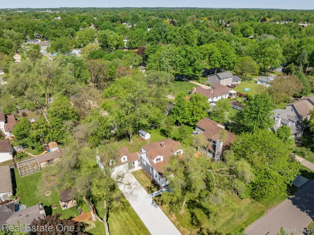3200 Hessel Avenue Rochester Hills City MI 48307