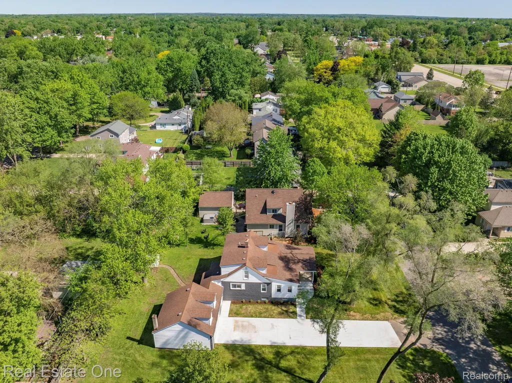 3200 Hessel Avenue Rochester Hills City MI 48307