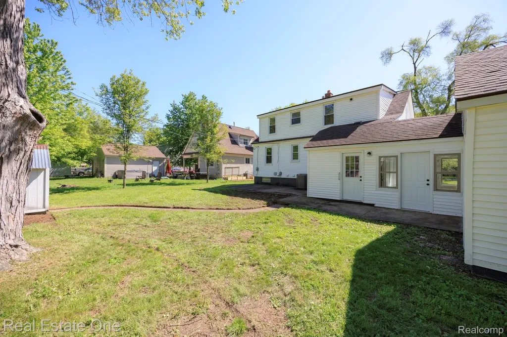 3200 Hessel Avenue Rochester Hills City MI 48307