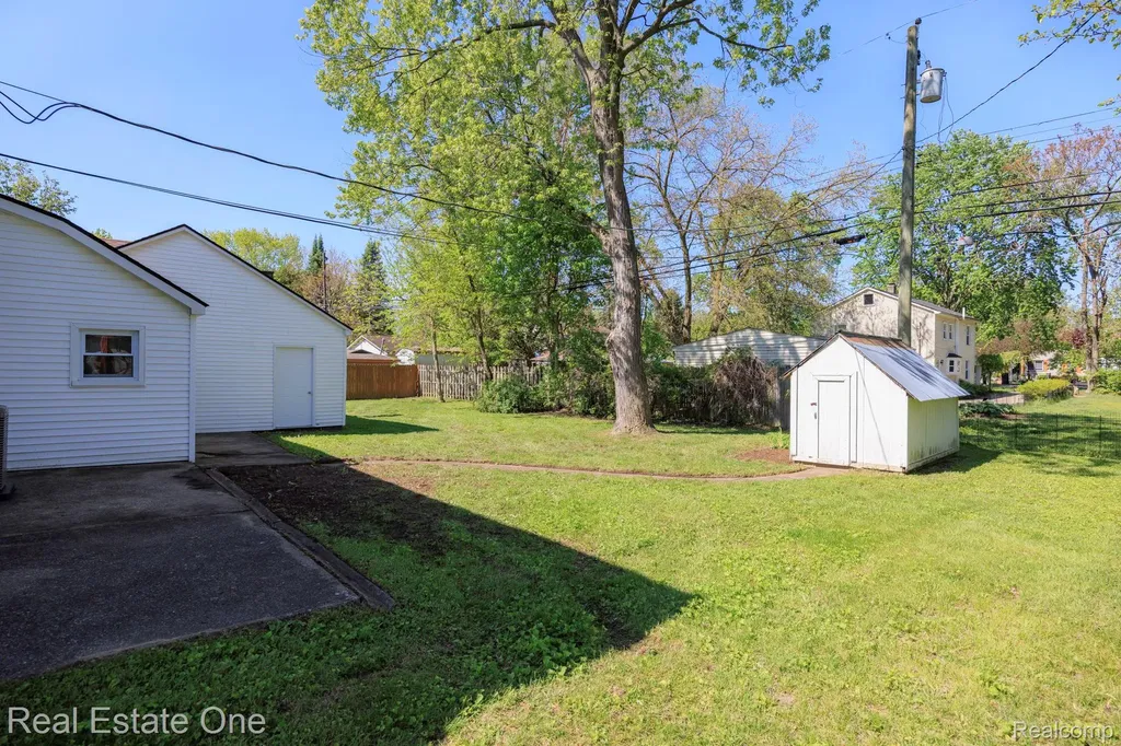 3200 Hessel Avenue Rochester Hills City MI 48307