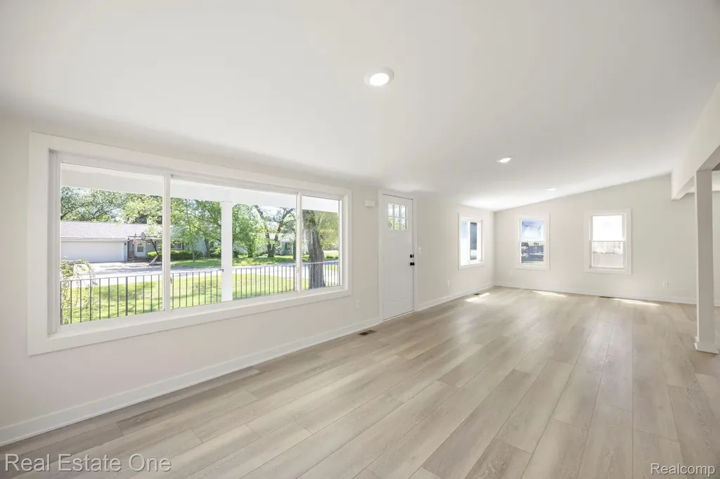 3200 Hessel Avenue Rochester Hills City MI 48307