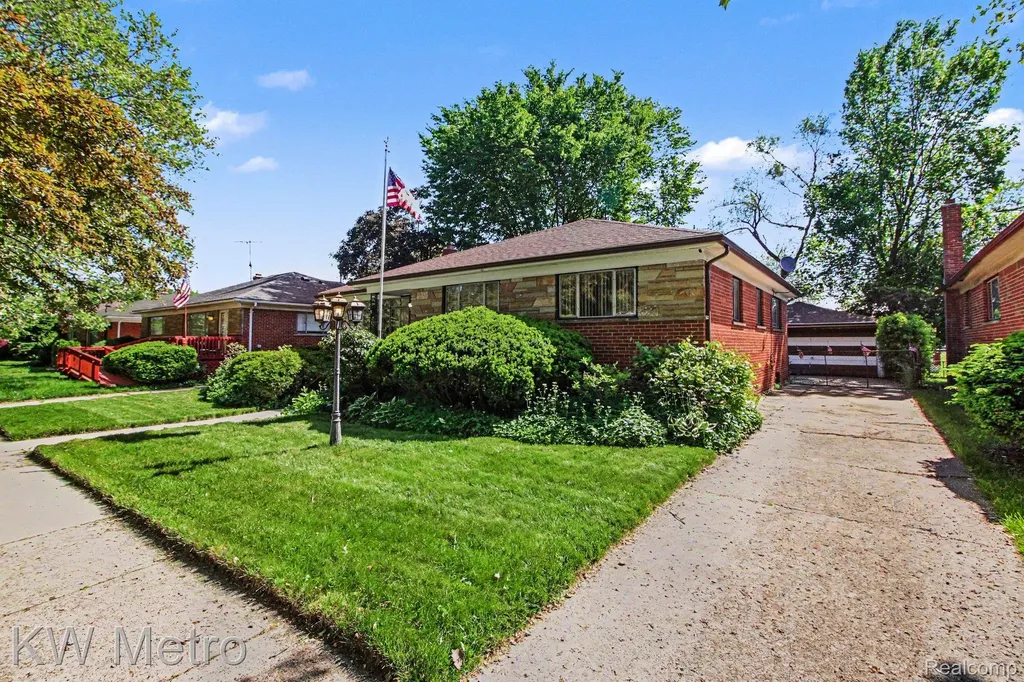 20060 Saint Marys Street Detroit City MI 48235
