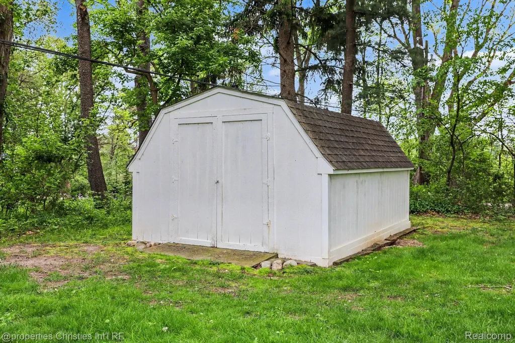 6905 W Church Street Independence Charter Township MI 48346