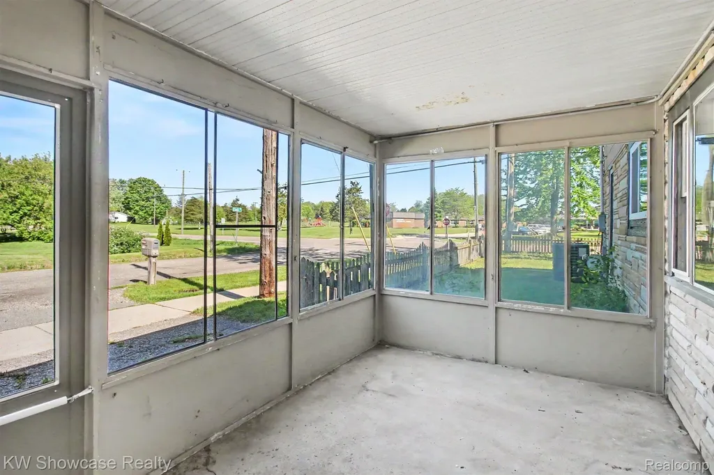 349 W Livingston Road Highland Charter Township MI 48357