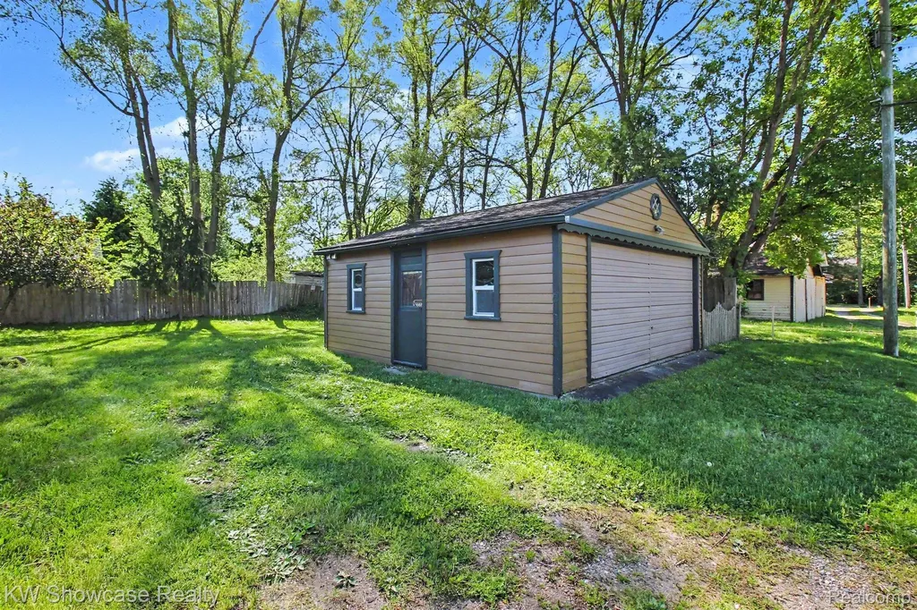 349 W Livingston Road Highland Charter Township MI 48357