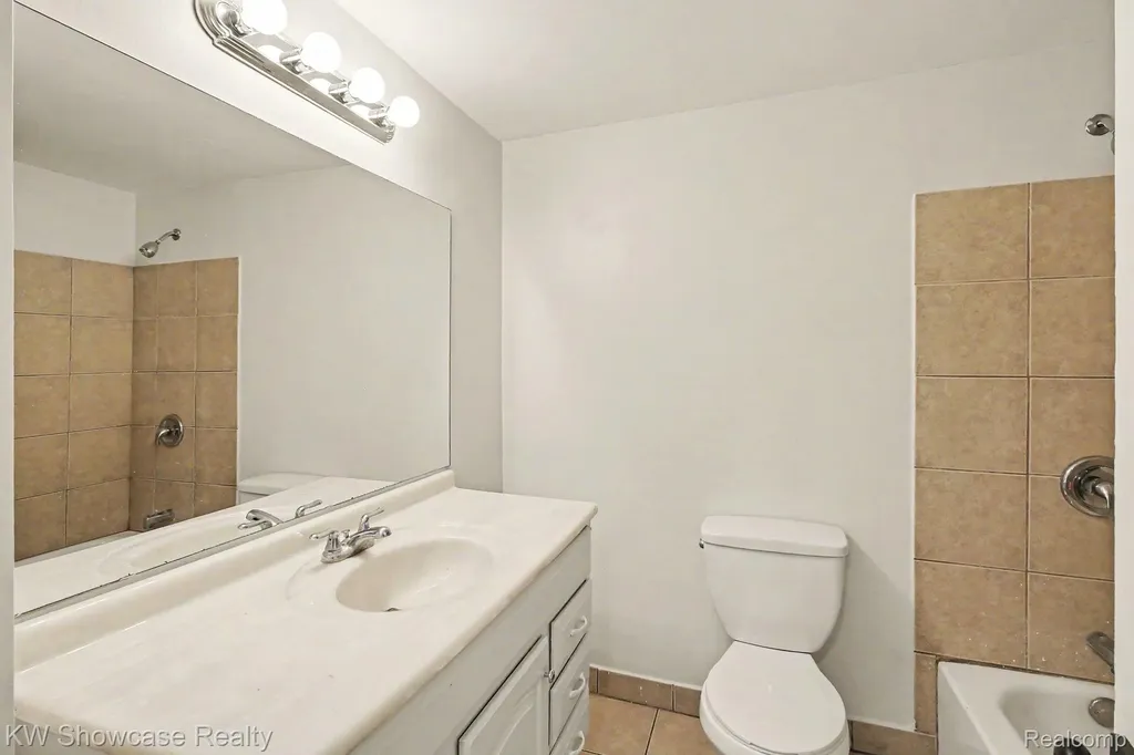 349 W Livingston Road Highland Charter Township MI 48357
