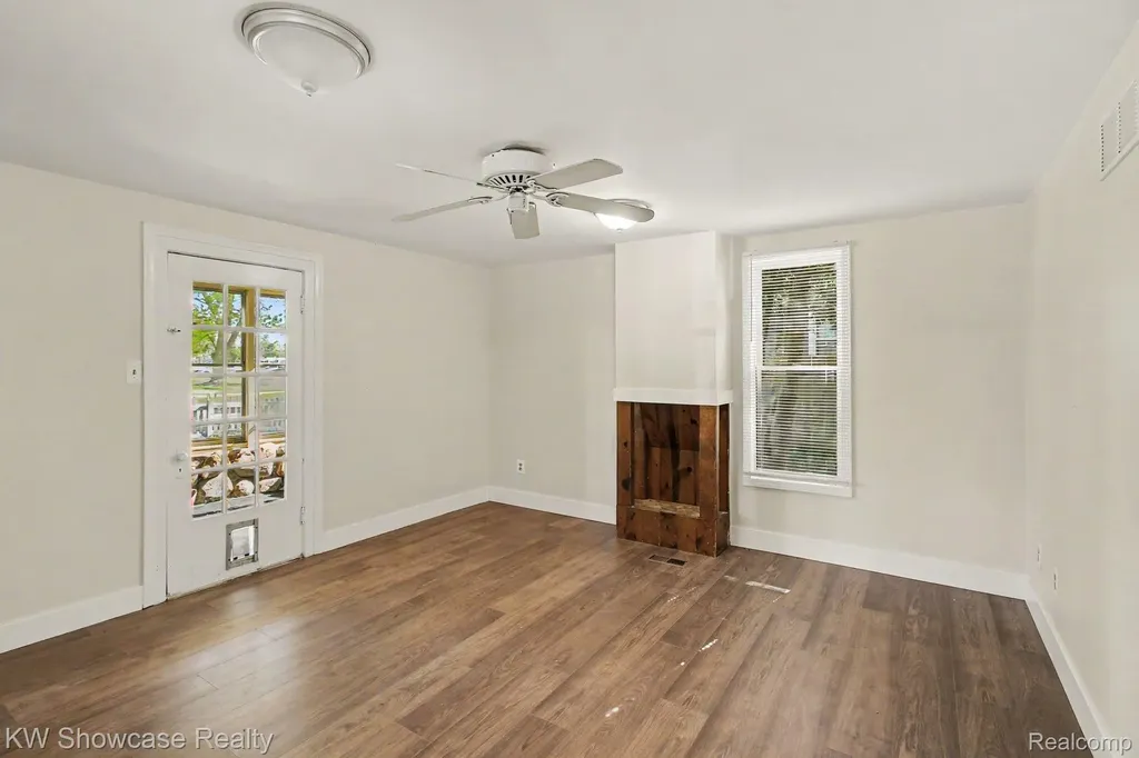 349 W Livingston Road Highland Charter Township MI 48357