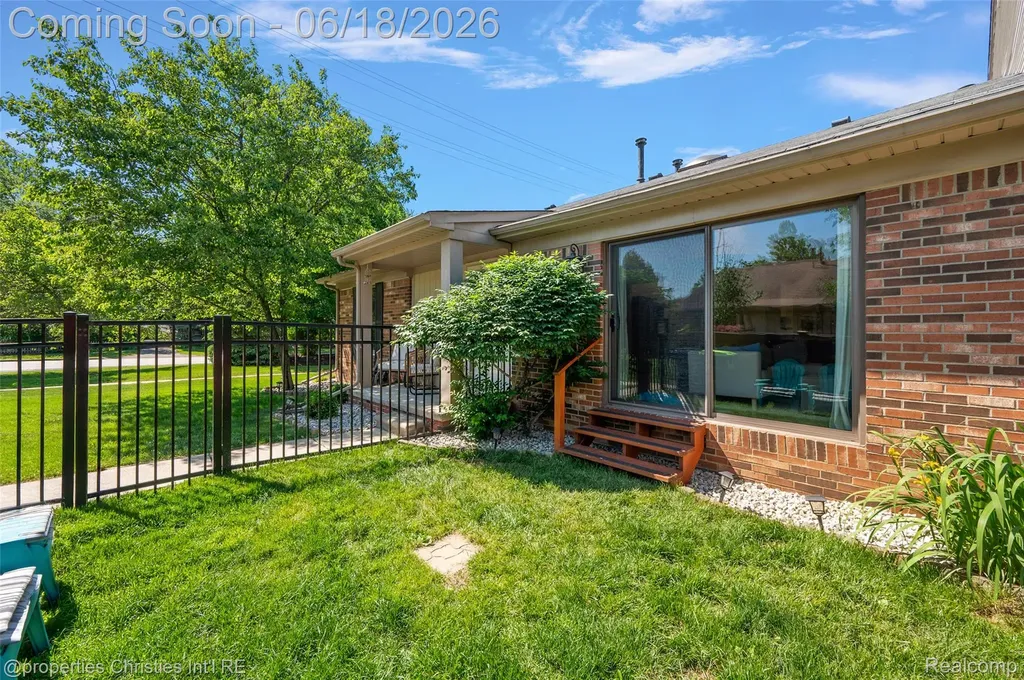41374 Southwind Drive Canton Charter Township MI 48188