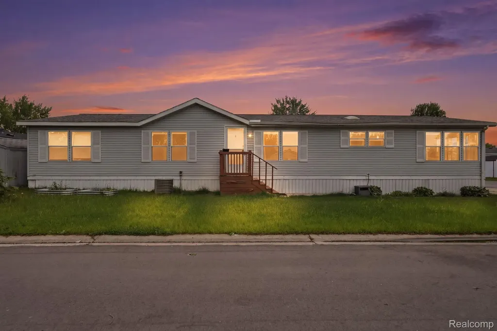29585 Cambridge Court Chesterfield Township MI 48051