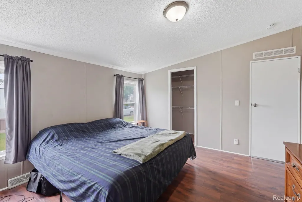 29585 Cambridge Court Chesterfield Township MI 48051