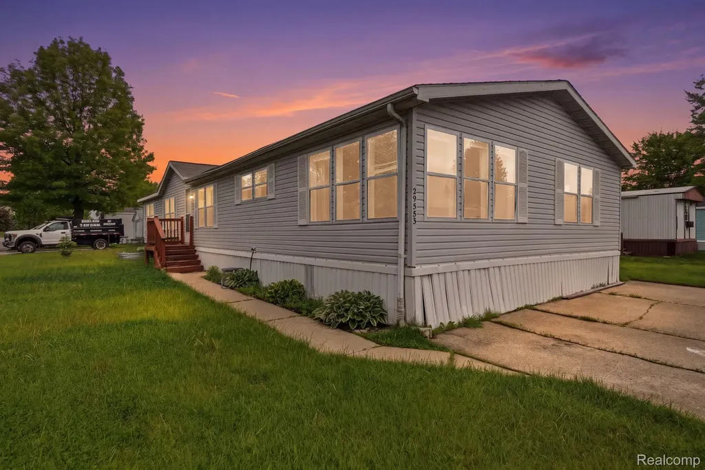 29585 Cambridge Court Chesterfield Township MI 48051
