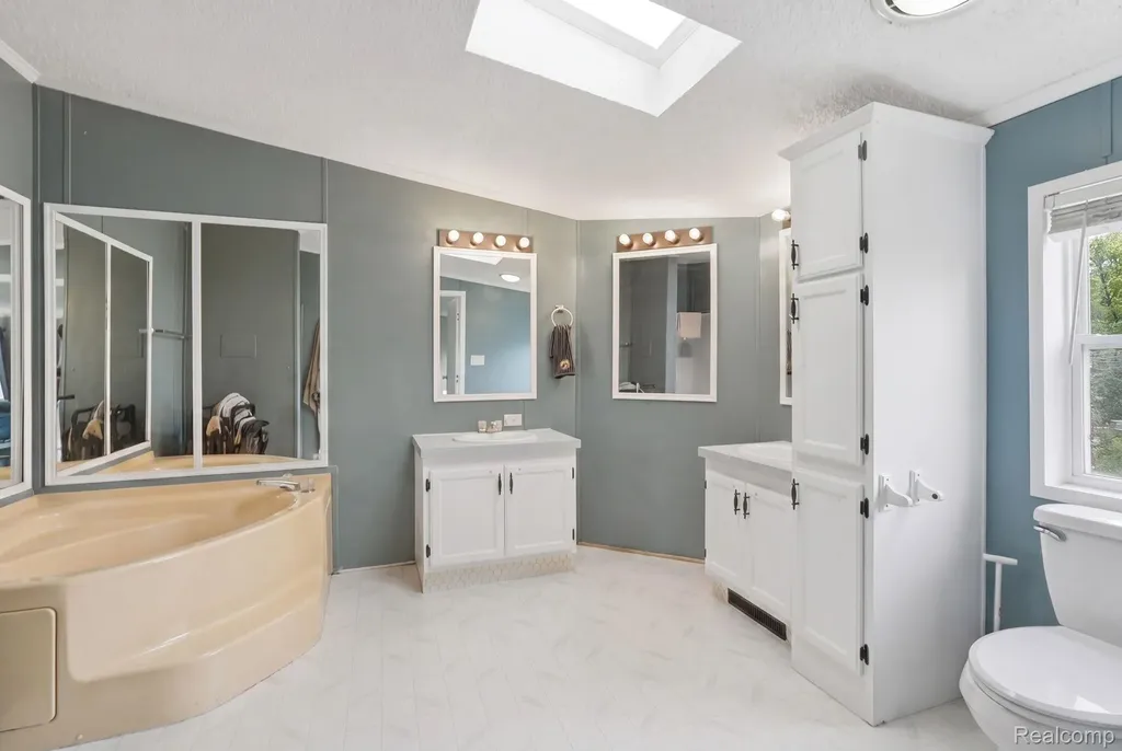 29585 Cambridge Court Chesterfield Township MI 48051