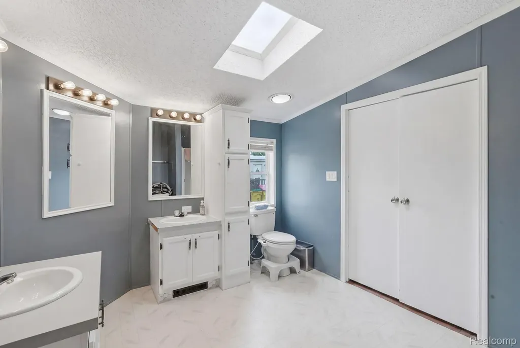29585 Cambridge Court Chesterfield Township MI 48051