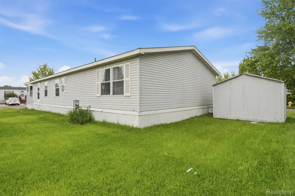 29585 Cambridge Court Chesterfield Township MI 48051