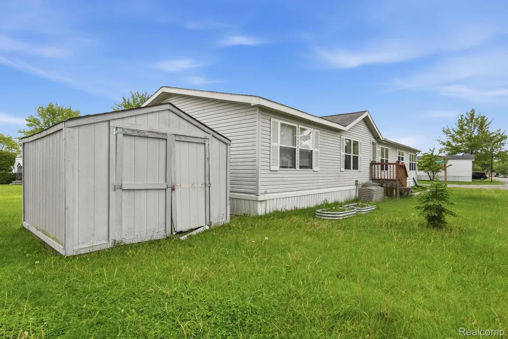 29585 Cambridge Court Chesterfield Township MI 48051