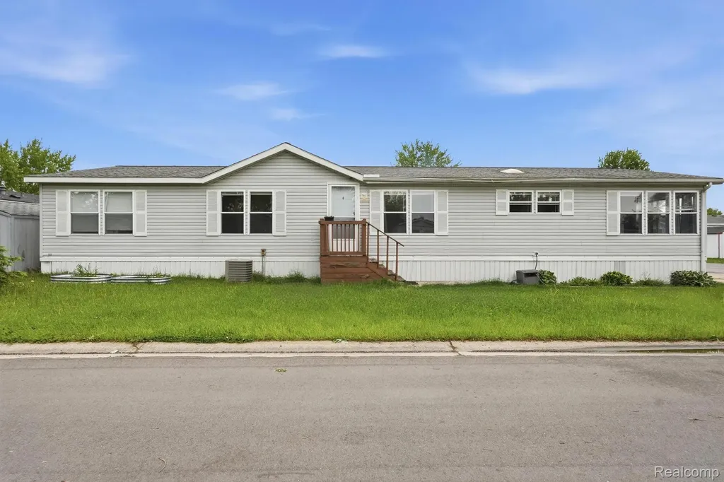 29585 Cambridge Court Chesterfield Township MI 48051