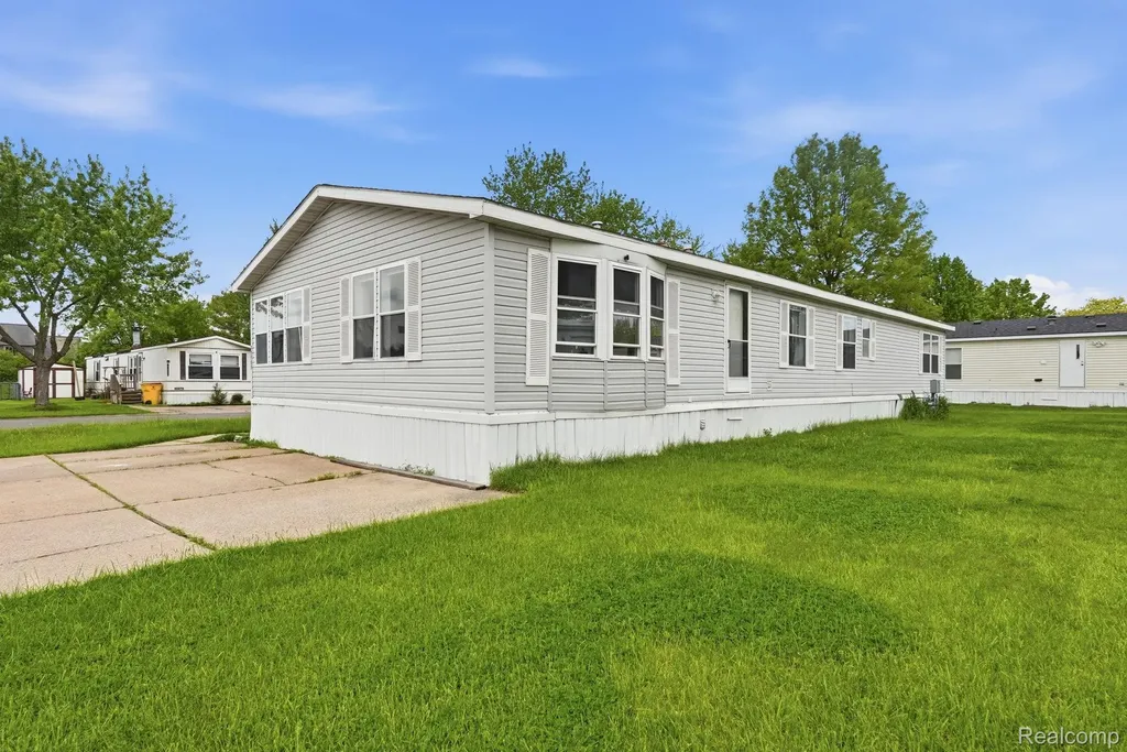 29585 Cambridge Court Chesterfield Township MI 48051