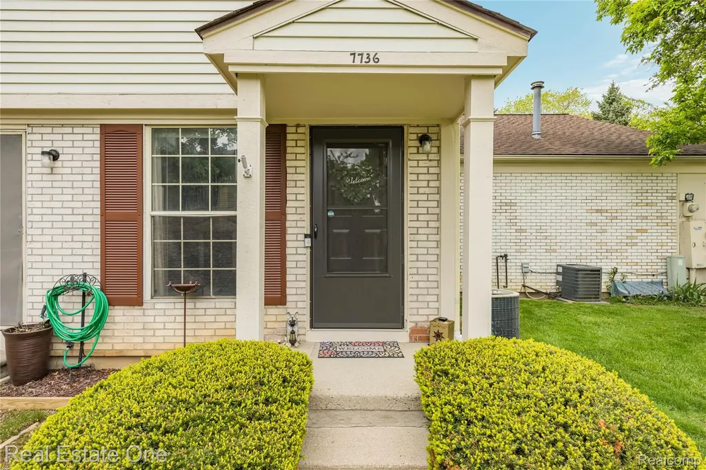 7736 Lake Ridge Drive Waterford Charter Township MI 48327
