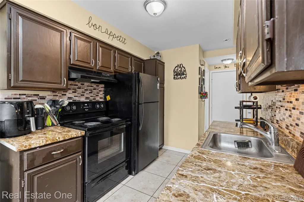 7736 Lake Ridge Drive Waterford Charter Township MI 48327