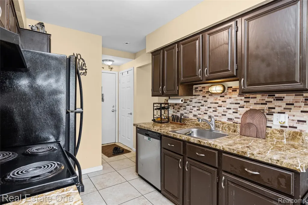 7736 Lake Ridge Drive Waterford Charter Township MI 48327