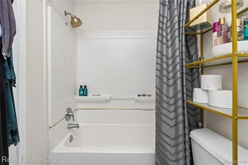 7736 Lake Ridge Drive Waterford Charter Township MI 48327