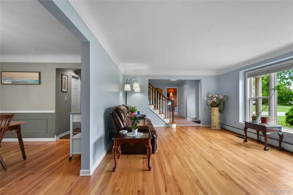26060 Hidden Lane Grosse Ile Township MI 48138