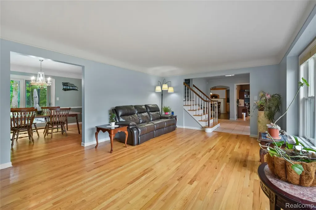 26060 Hidden Lane Grosse Ile Township MI 48138