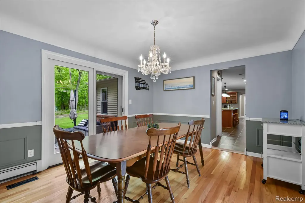 26060 Hidden Lane Grosse Ile Township MI 48138