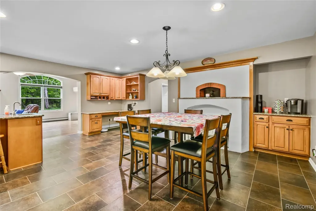26060 Hidden Lane Grosse Ile Township MI 48138