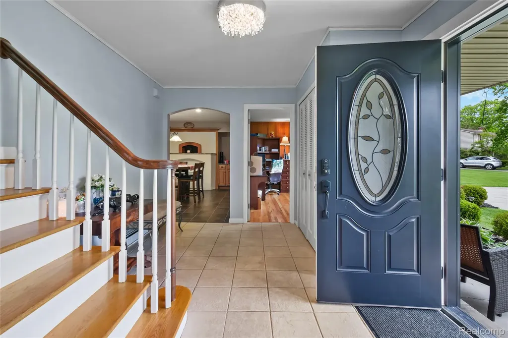 26060 Hidden Lane Grosse Ile Township MI 48138