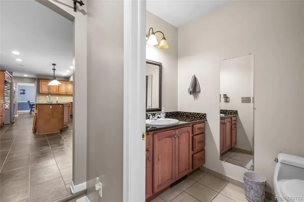 26060 Hidden Lane Grosse Ile Township MI 48138