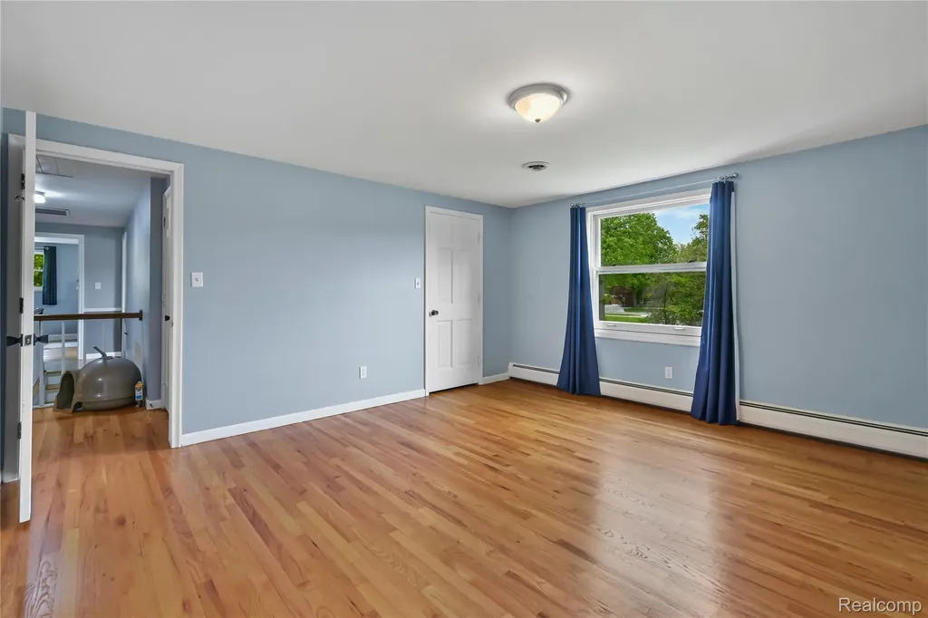 26060 Hidden Lane Grosse Ile Township MI 48138