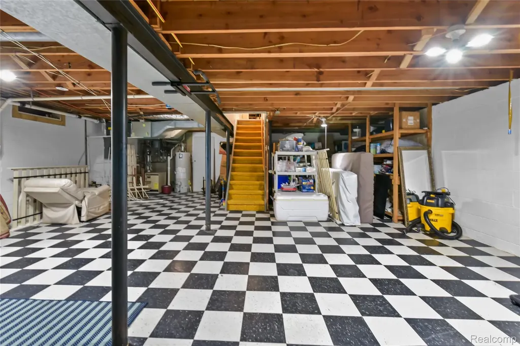 26060 Hidden Lane Grosse Ile Township MI 48138