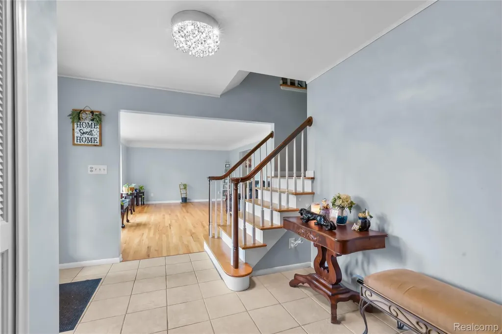 26060 Hidden Lane Grosse Ile Township MI 48138