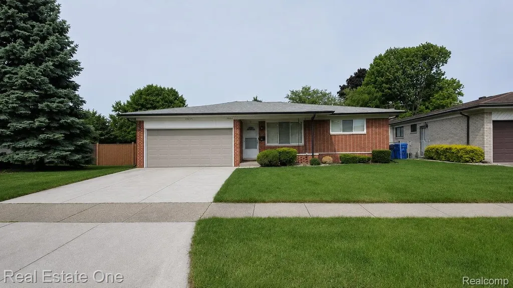 27553 Newport Drive Warren City MI 48088