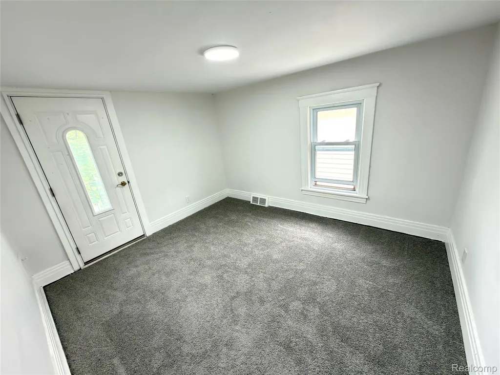 114 Pine Street River Rouge City MI 48218