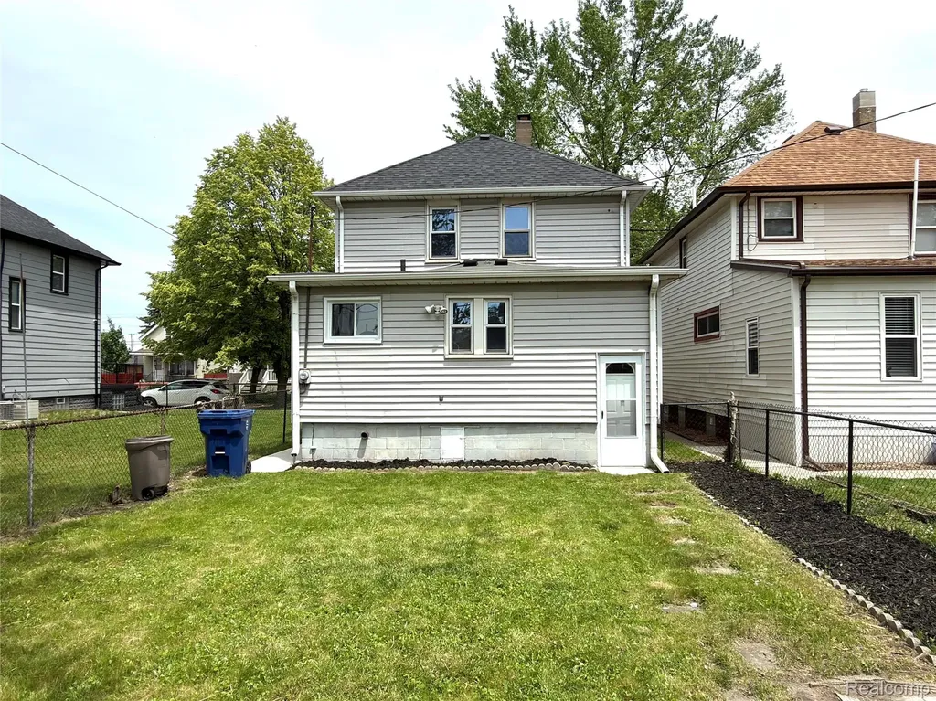 114 Pine Street River Rouge City MI 48218