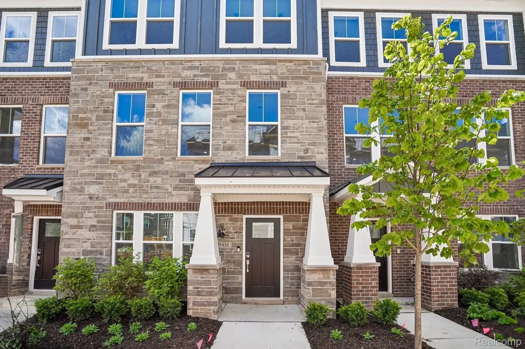 25433 Orwell Street Novi City MI 48375
