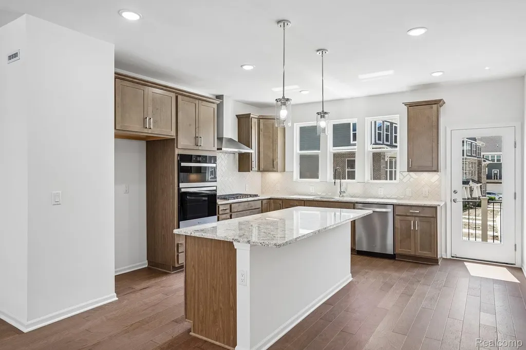 25433 Orwell Street Novi City MI 48375