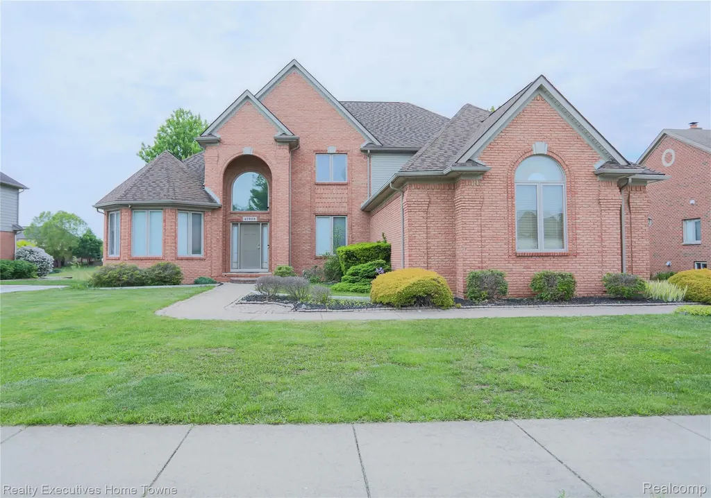 47909 Milonas Drive Shelby Charter Township MI 48315