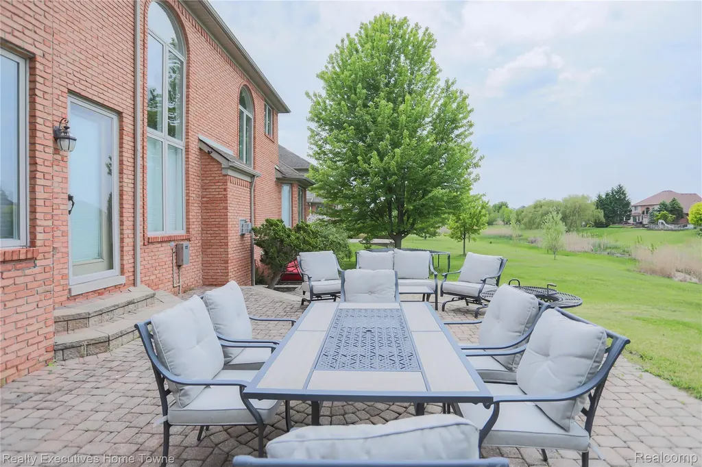 47909 Milonas Drive Shelby Charter Township MI 48315