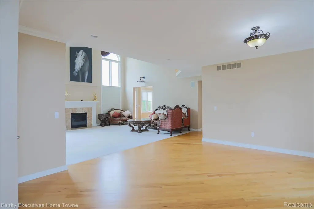 47909 Milonas Drive Shelby Charter Township MI 48315