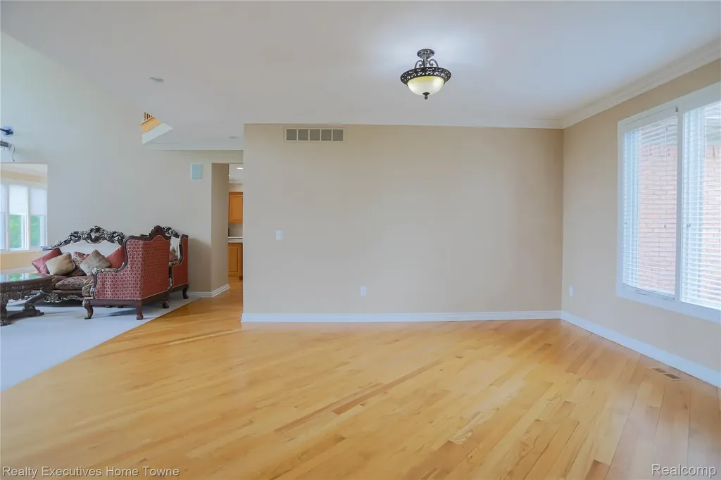 47909 Milonas Drive Shelby Charter Township MI 48315