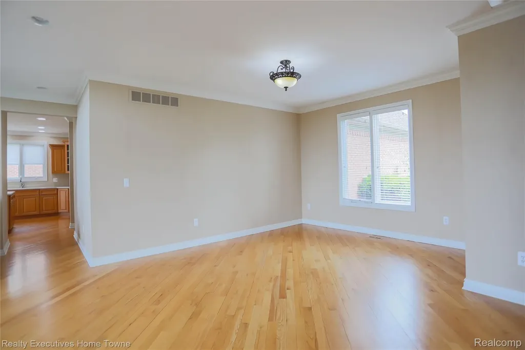 47909 Milonas Drive Shelby Charter Township MI 48315
