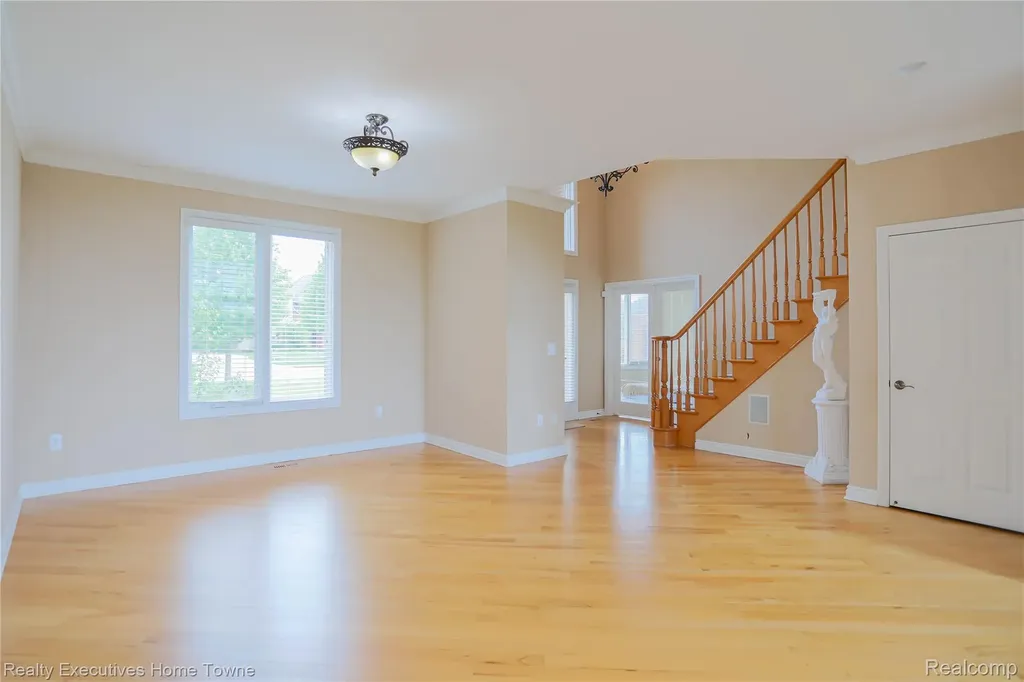 47909 Milonas Drive Shelby Charter Township MI 48315