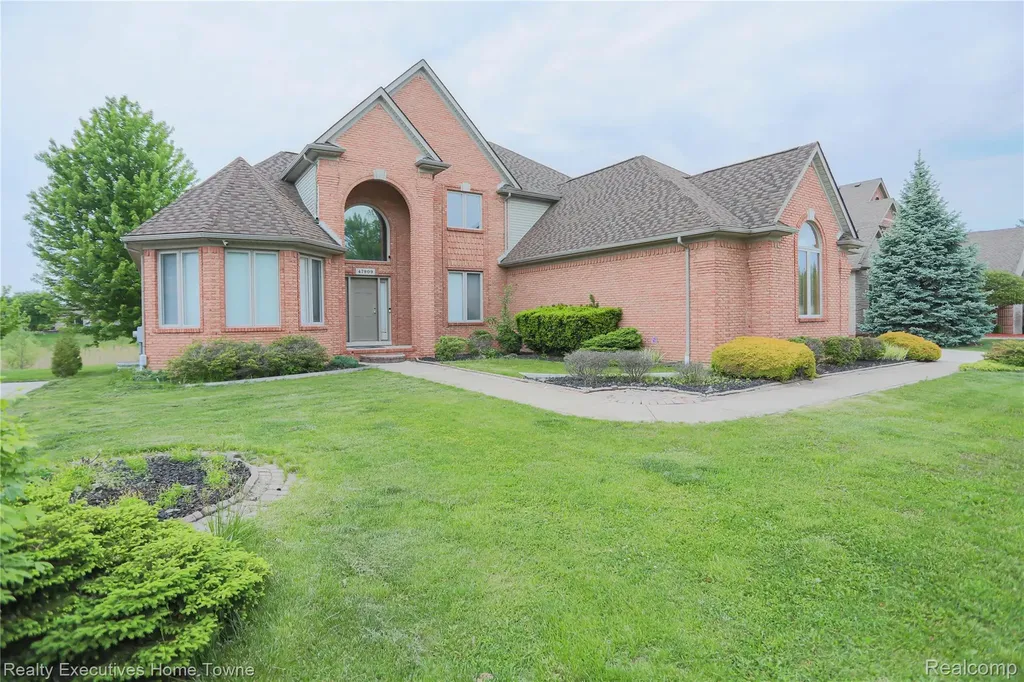 47909 Milonas Drive Shelby Charter Township MI 48315
