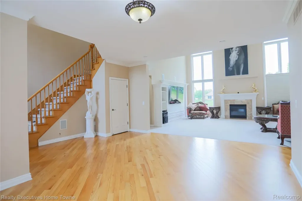 47909 Milonas Drive Shelby Charter Township MI 48315